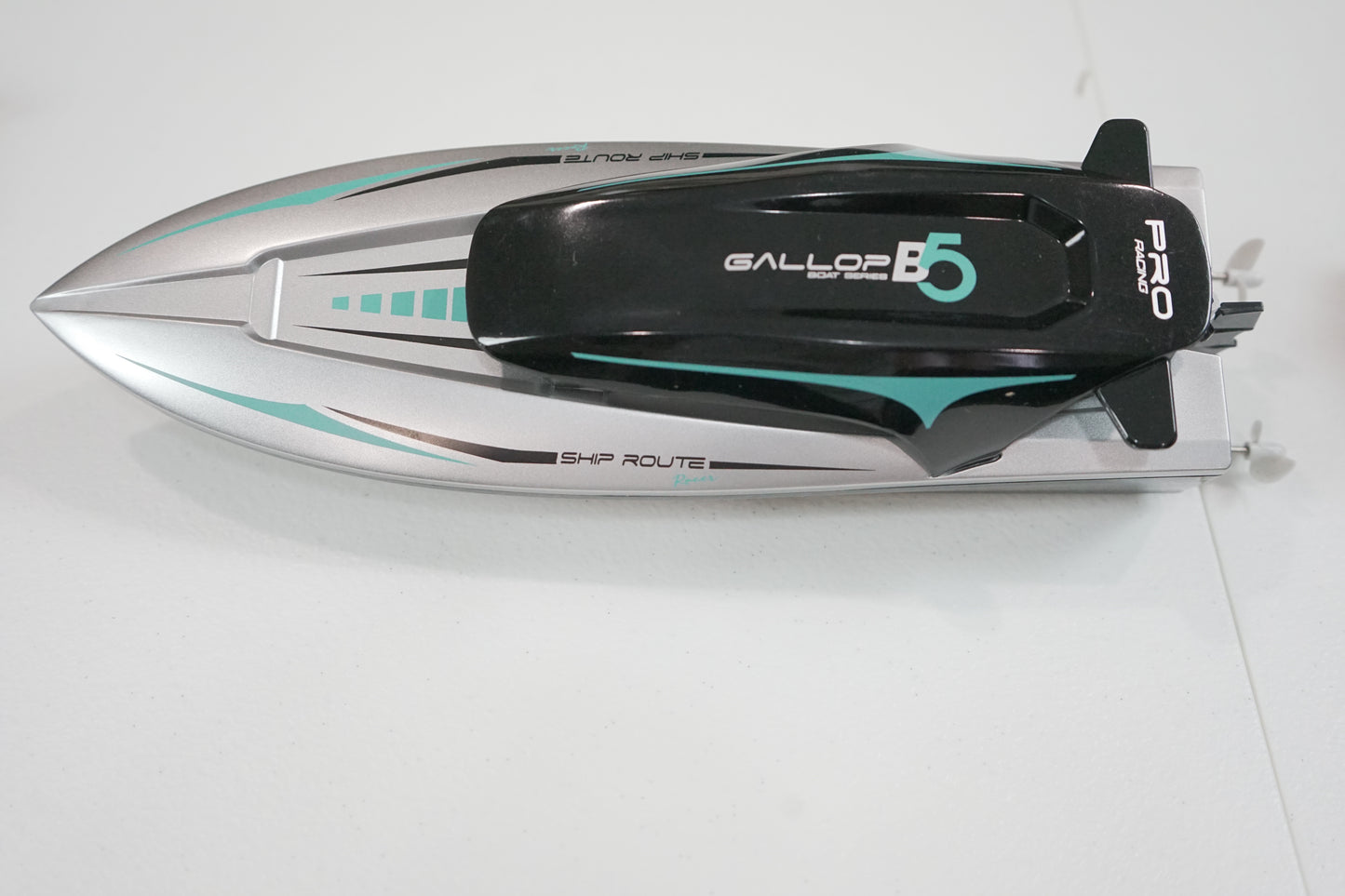 Gallop B5 remote control boat
